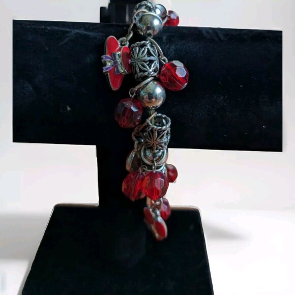 Red Hat Society Stretch  Bracelet Red Beads Red Enamel Silver Back Hat Charms - Picture 3 of 3